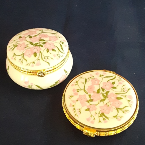 Jewelry box and dual flip mirror
